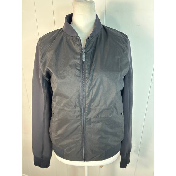 Lululemon Non-Stop Bomber Reversible Jacket in Black. Size 6. - Picture 2 of 12
